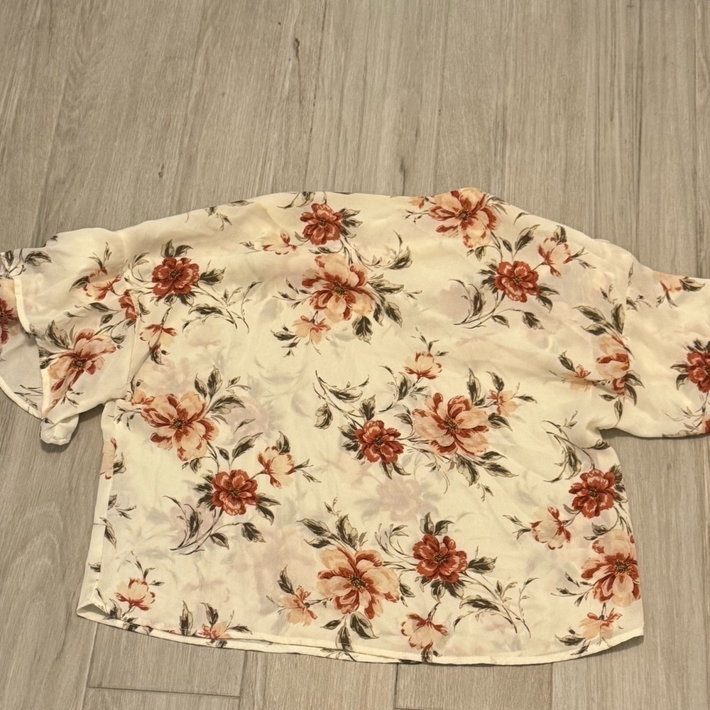 Floral Ruffle Sleeve Top - Picture 3 of 3